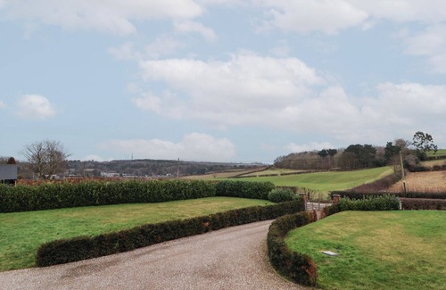 Cheshire West and Chester Cottage | NETTLEFORD INHALE, pet friendly, with a garden in Kelsall