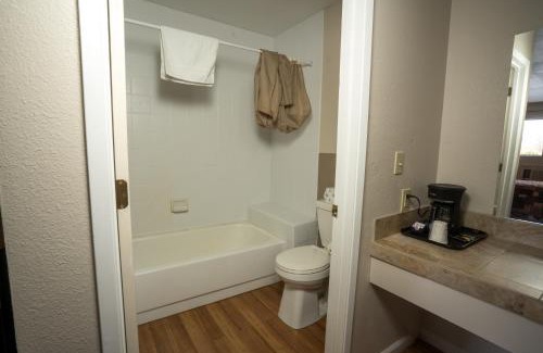 Lakehead-Lakeshore Hotel | Neu Lodge Motel
