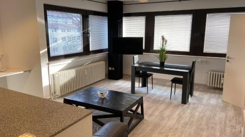 Altstadt I Apartment | Neu renovierte Whg nähe Wasserbahnhof und Krankenhaus mit Aufzug Große Küche