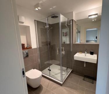 Kleinmachnow Apartment | Neue 2 Zimmer Wohnung im Grünen mit Terrasse und Platz