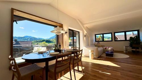Wertach Apartment | Neue Ferienwohnung mit Bergblick & Sauna