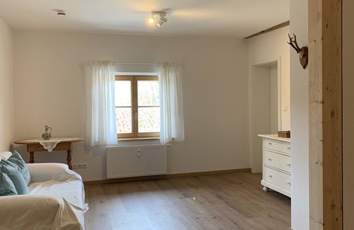 Ebersberg District Apartment | Neues Apartment am Hof mit Blick in die Natur