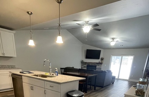 Lake Mills House | New 1/2 Duplex near Brewery