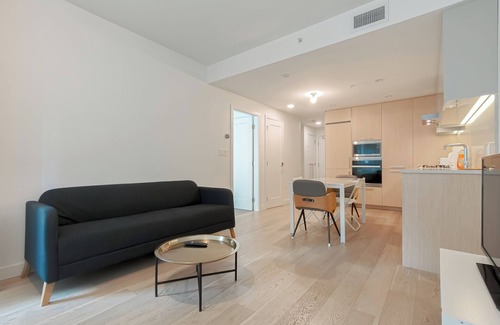 Richmond City Centre Apartment | New 1.5 BDR Condo near Richmong Night Market