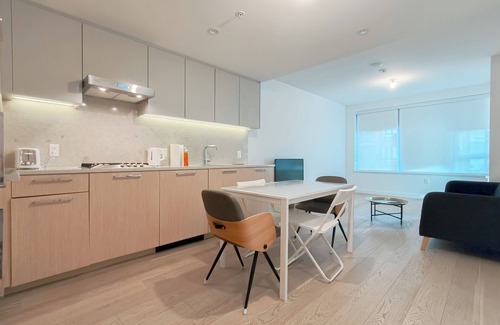 Richmond City Centre Apartment | New 1.5 BDR Condo near Richmong Night Market