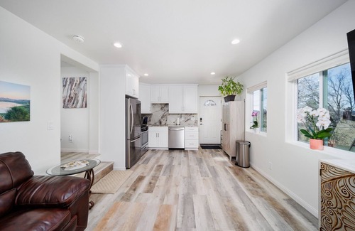 Lake Arrowhead Apartment | New 1-Bdrm Apartment Suite - Pet-Friendly Cozy Mountain Escape Near Trail & Lake