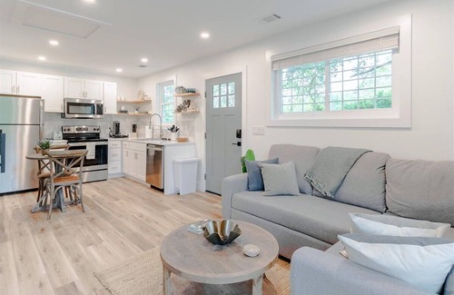 Mount Pleasant Apartment | NEW 1 Bedroom Coastal Retreat in the heart of Mount Pleasant