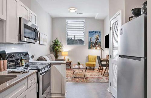 Central Business District Apartment | New! 1 BR Renovated Apartment in the Heart of downtown