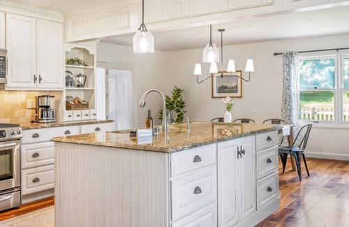 Lake Geneva House | NEW! 15 minute Walk to Downtown! Games, 3 King Rooms