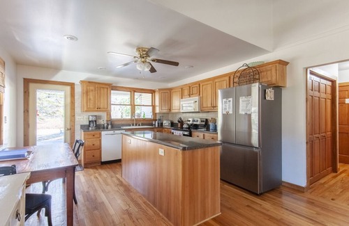 Nellysford House | New! 15 minutes to Wintergreen! - Rockfish Valley Cottage