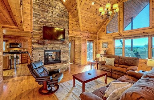 Mineral Bluff Cabin | NEW! 150° Mtn Views! Fast Wifi, Hot Tub, Firepit!