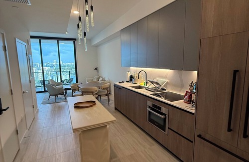 North Beach Apartment | New 1bed 1.5bath 20th floor amazing views