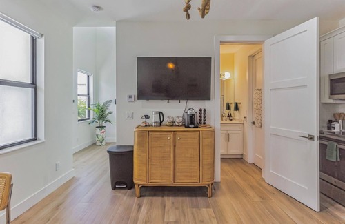 Poiciana Park II House | NEW 1BR 1.5BA Modern Palm Beach Cottage