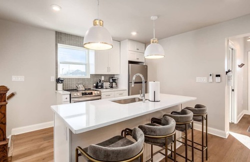 Columbus House | NEW | 1mi to Nationwide |KingBed