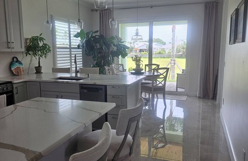 Fort Pierce House | New 2-bed.2bath house in tranquil Fort Pierce. Walk to Beach and restaurants