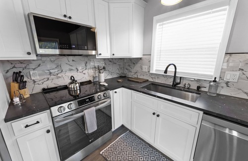 Historic Uptown House | New 2 Bedroom - Downtown St Pete!