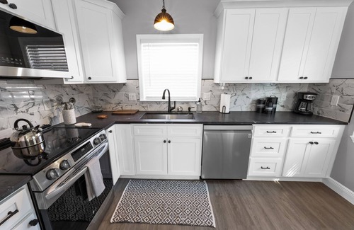 Historic Uptown House | New 2 Bedroom - Downtown St Pete!