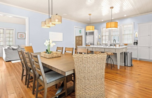 Watercolor House | NEW 2 Blocks to Camp WaterColor with LSV, Bikes, and more!