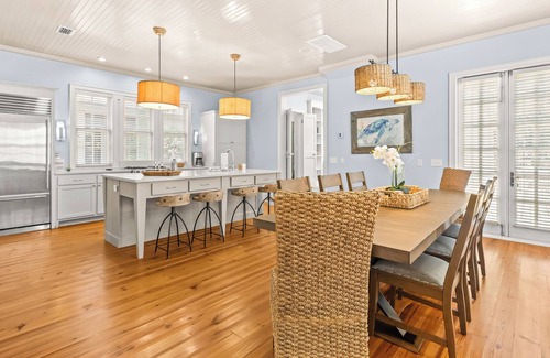 Watercolor House | NEW 2 Blocks to Camp WaterColor with LSV, Bikes, and more!