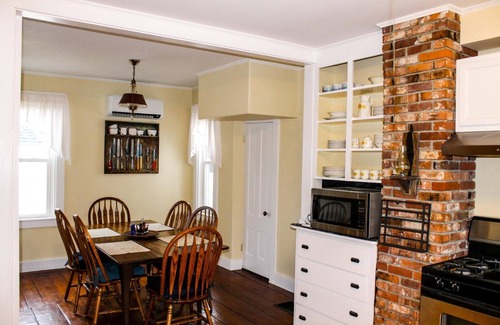Hancock House | NEW! 2 miles from Beach, sunset, Acadia, Point Rd Beach House