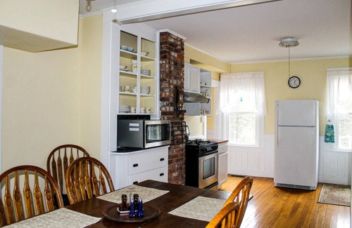 Hancock House | NEW! 2 miles from Beach, sunset, Acadia, Point Rd Beach House