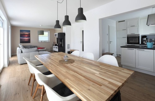 Wiek House | NEW 2018 holiday home exclusively near the beach, sauna, fireplace, free WiFi, garden
