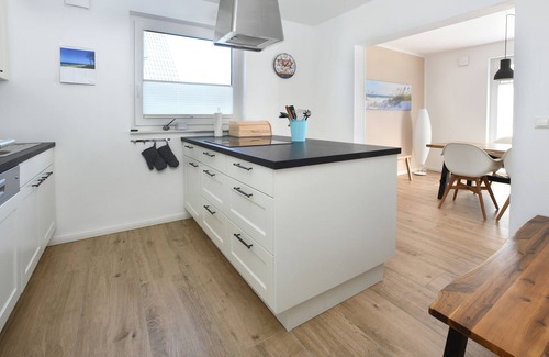 Wiek House | NEW 2018 holiday home exclusively near the beach, sauna, fireplace, free WiFi, garden