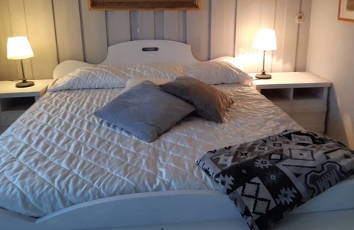 Lysekil Villa | NEW 2019! Confidential villa in child friendly area. 900 meters to the bath
