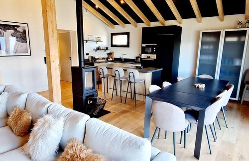 Montalbert Ski Chalet | New 2024 chalet for 12 with jacuzzi, ski-room and parking in La Plagne
