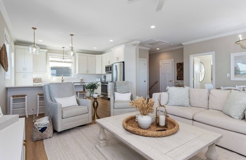 Emerald Isle House | New 2025 4 BR Luxury Home w/Pool, Elevator, Gourmet Kitchen & Ocean-Sound Views
