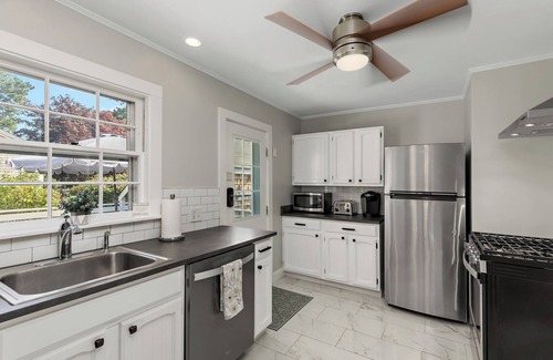 West Harwich House | New 2025 Belmont Breeze - Newly Renovated & Charming West Harwich Cape House