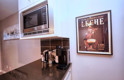 Crosstown Condo | New 2025 Luxury Stadium views/Downtown Core