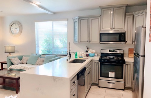 Alhambra Condo | ⭐️⭐️⭐️⭐️⭐️New 2b3b with garage in Alhambra，walk to Costco and Target