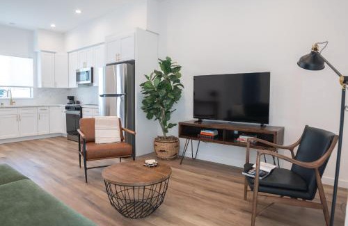 North Hollywood House | New 2BR Family Home Nr Universal