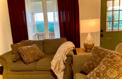 Candler House | New 2BR house, panoramic views, 15 min to DT AVL
