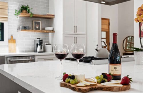Sonoma House | NEW 3 BD, Minutes from Sonoma Plaza with Spa