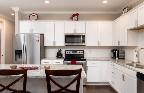 Oxford House | NEW 3 BDR Luxury Townhome in Oxford - 5 Minutes to the Square and the University