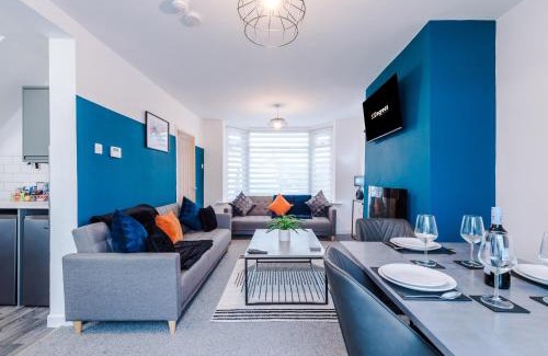 Droylsden House | NEW! 3-Bed Home in Manchester by 53 Degrees Property, Ideal for Contractors & Business Stays, Sleeps 8!