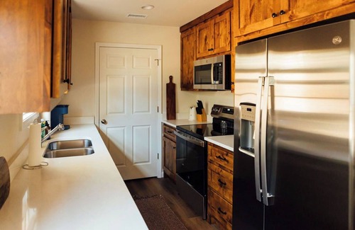 Dahlonega House | New 3-bedroom/2 bathroom house perfect for weddings, wine, and the outdoor