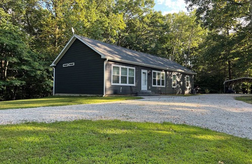 Heltonville House | New 3-bedroom/3-acre house near Lake Monroe, IU & Bloomington