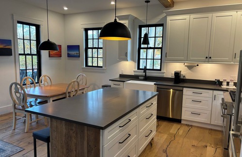 North Scituate House | New 3-bedroom barn in seaside area of Scituate with beaches and shopping nearby