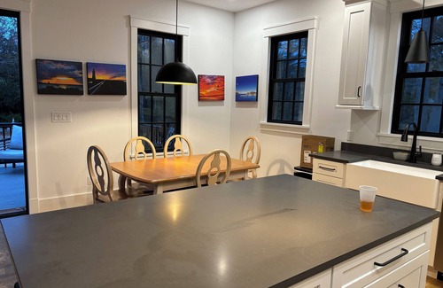 North Scituate House | New 3-bedroom barn in seaside area of Scituate with beaches and shopping nearby