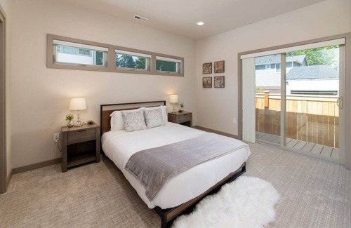 Victory Heights House | New 3-bedroom barrier-free modern detached house