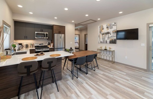 Victory Heights House | New 3-bedroom barrier-free modern detached house