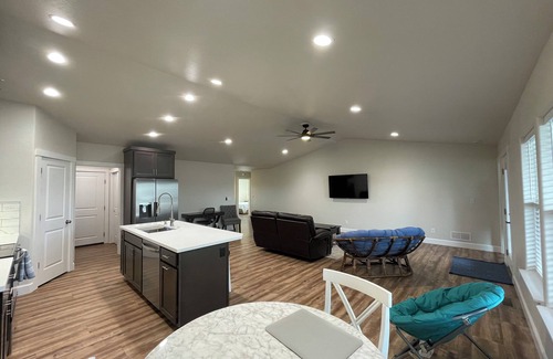 Twin Falls County House | New 3-bedroom duplex in Kimberly with WiFi