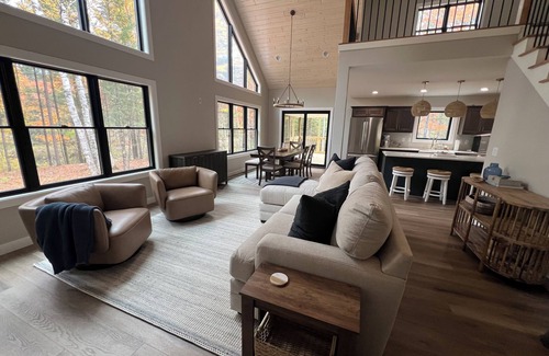Mercer House | New 3-bedroom house on Spider Lake and Turtle River on a private 3 acre lot.