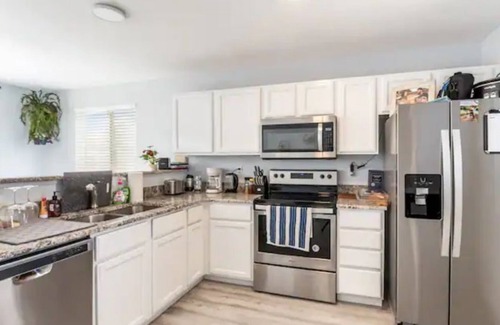 Northglenn House | NEW 3 - bedroom residential house. Free Parking