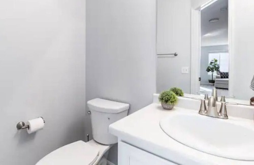 Northglenn House | NEW 3 - bedroom residential house. Free Parking