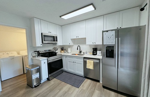Roswell House | new 3-bedroom townhome in Roswell,nearby Avalon.north point mall,old mill park