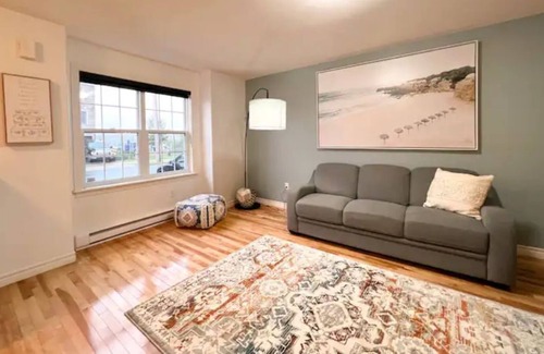 Halifax House | New! 3 Bedroom Townhouse with Indoor Bathtub